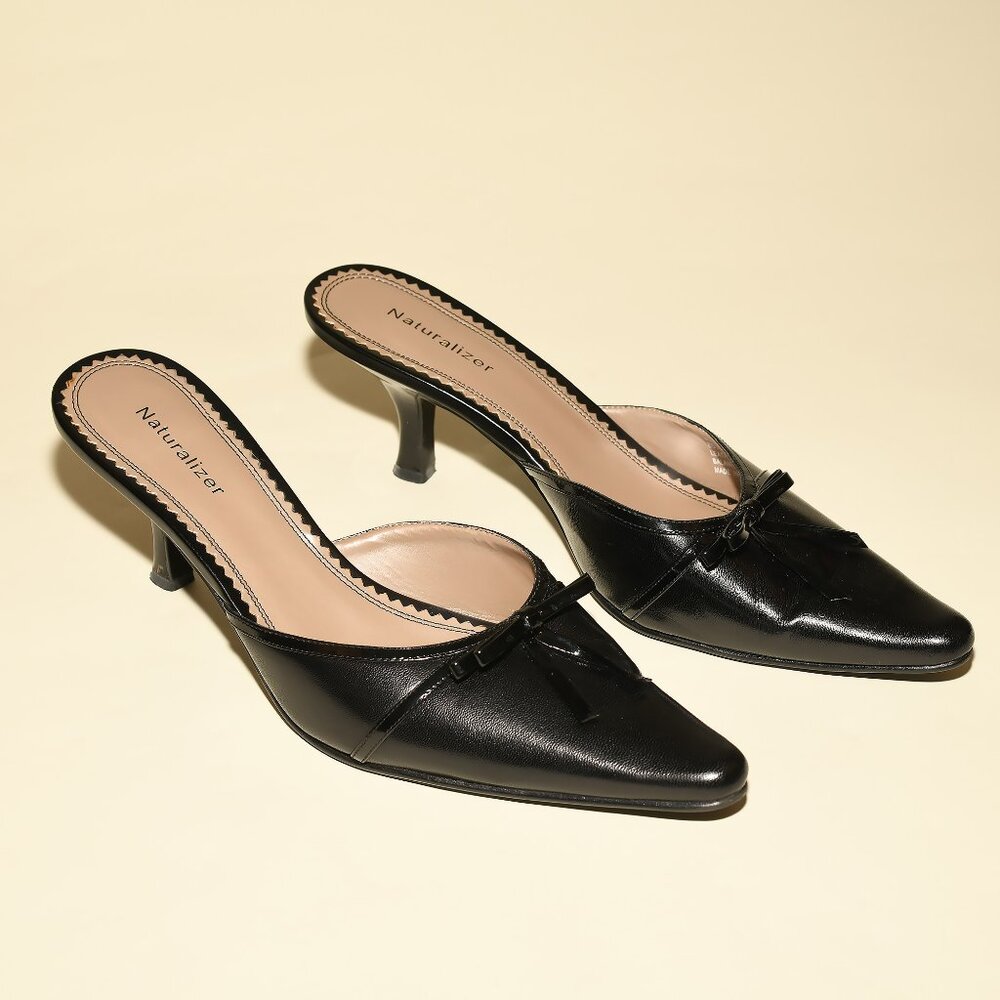 Naturalizer Black Leather Mule Heels Bow 9.5M 2.5” Kitten Heel